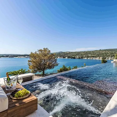 Vista I By Interhome Podglavica
