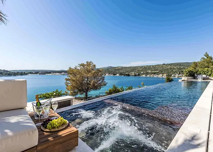 Vista I By Interhome Podglavica